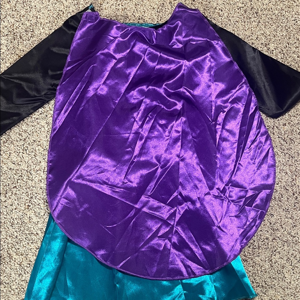 Disneys Frozen Anna Costume with Purple Cape - Picture 7 of 9